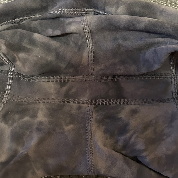 EUC Lululemon Align High-Rise Short 4" Diamond Dye Pitch Graphite Grey size 10 - Picture 9 of 9